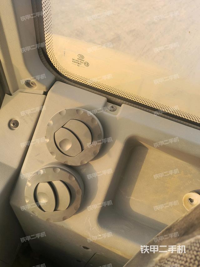 后窗玻璃角標（駕駛室部分）