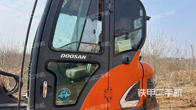 ?駕駛室正側(cè)（駕駛室部分）