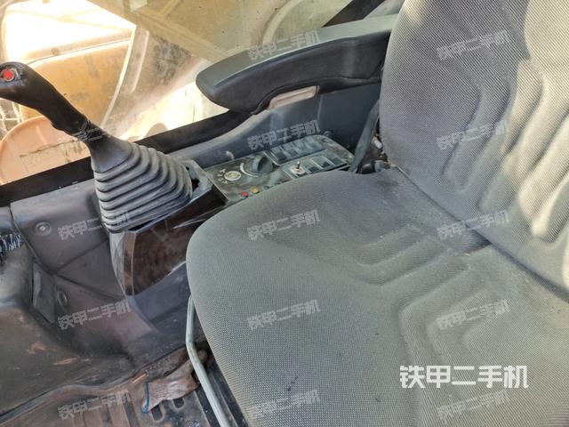 左后方玻璃角標(biāo)(駕駛室部分) 左后方玻璃角標(biāo)(駕駛室部分)