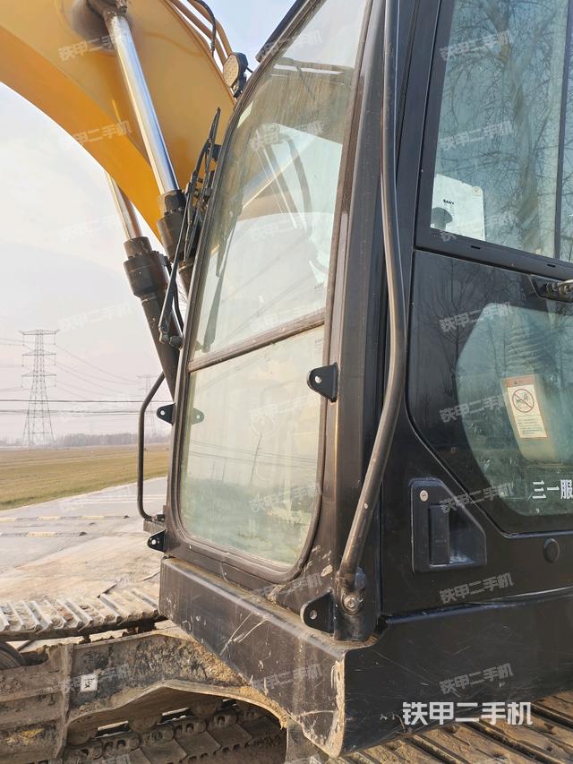 駕駛室左前45度(駕駛室部分) 駕駛室左前45度(駕駛室部分)