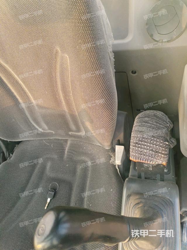 座椅左側(cè)控制臺/音響/含左手柄（駕駛室部分）