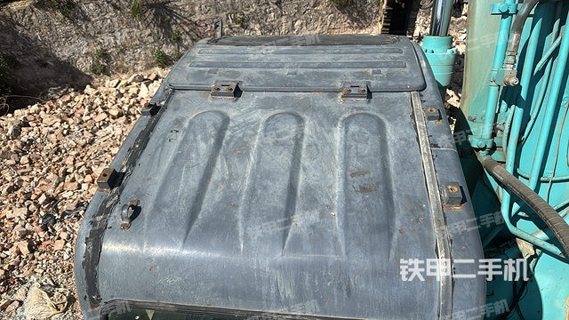 驾驶室顶部（整机外观）