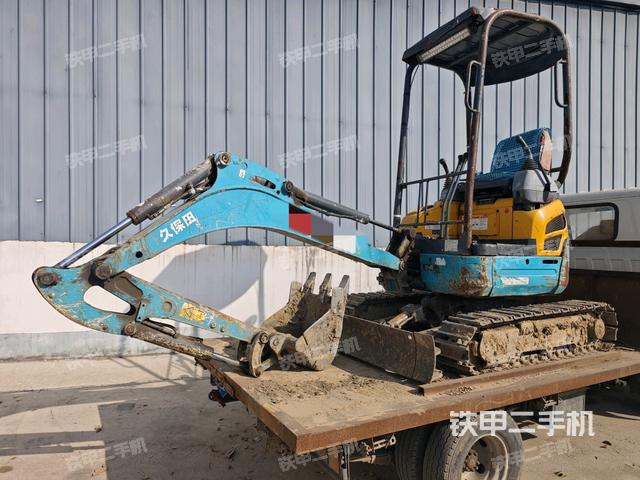 駕駛室頂部（整機外觀）