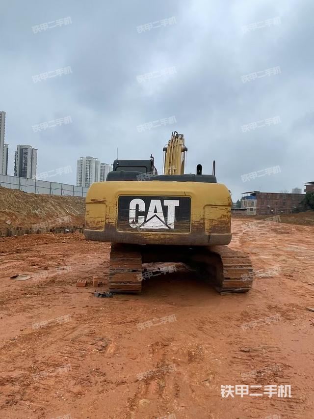 駕駛室頂部（整機外觀）