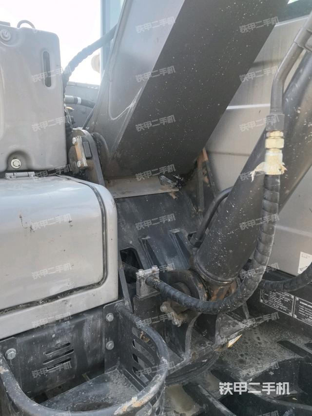 大臂根部?斜（工作和回轉(zhuǎn)裝置）