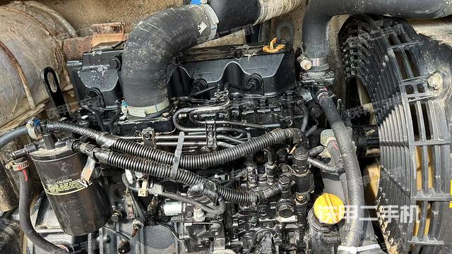 發(fā)動(dòng)機(jī)室（上車(chē)部件）