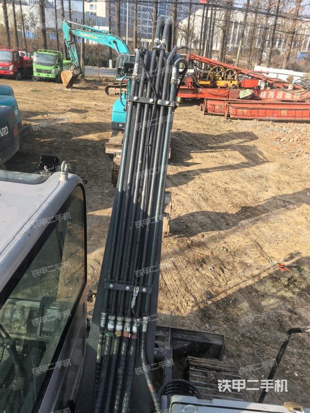 大臂背部俯視（工作和回轉(zhuǎn)裝置）