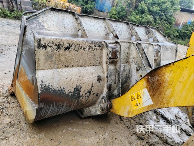 鏟斗油缸側面(工作裝置) 鏟斗油缸側面(工作裝置)