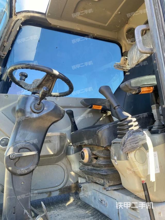 駕駛室整體（整機外觀）