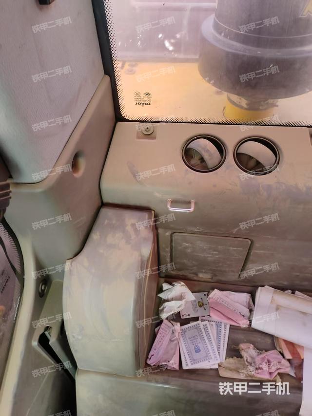 后窗玻璃角標（駕駛室部分）