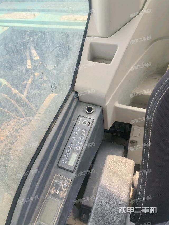 左后方玻璃角標（駕駛室部分）