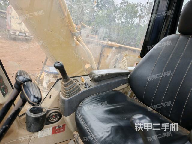 座椅左側(cè)控制臺(tái)/音響/含左手柄(駕駛室部分) 座椅左側(cè)控制臺(tái)/音響/含左手柄(駕駛室部分)