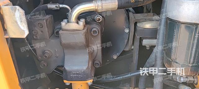 液壓泵艙室正面整體(整機(jī)外觀) 液壓泵艙室正面整體(整機(jī)外觀)
