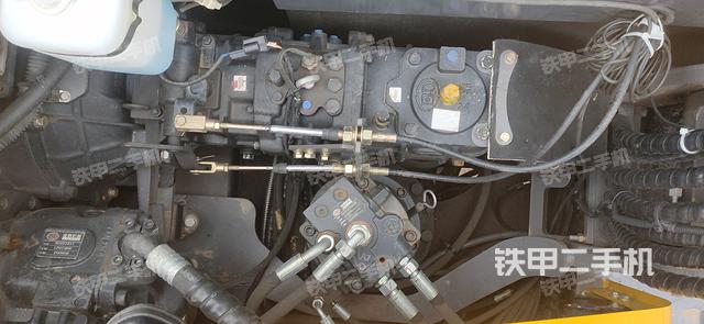 回转马达和主控阀（整机外观）