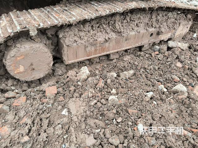 左側(cè)履帶整體?（行走機(jī)構(gòu)）