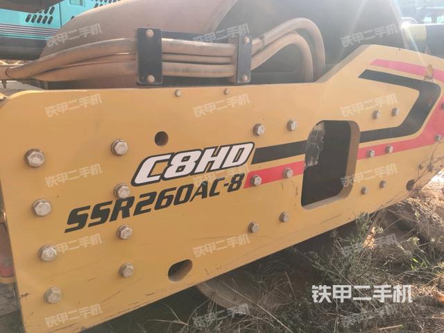 前車架正右側(cè)（壓路機(jī)前后車架）