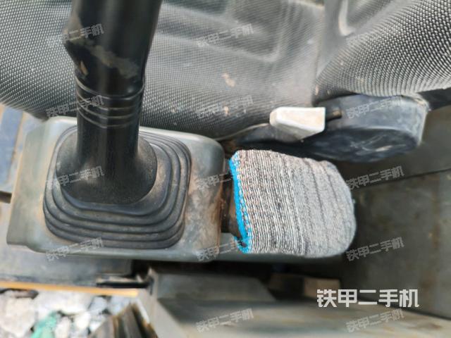 座椅右側(cè)控制臺(tái)/鑰匙門/油門/含右手柄(駕駛室部分) 座椅右側(cè)控制臺(tái)/鑰匙門/油門/含右手柄(駕駛室部分)