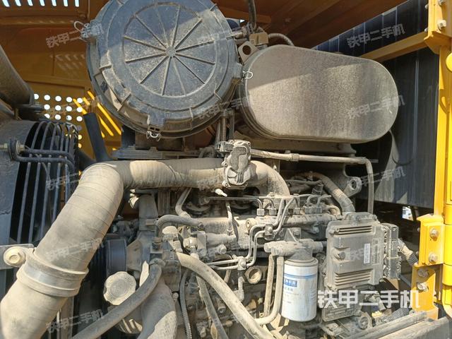 發(fā)動(dòng)機(jī)右側(cè)(整機(jī)外觀及大件) 發(fā)動(dòng)機(jī)右側(cè)(整機(jī)外觀及大件)