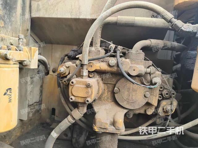 液壓泵艙室正面整體（整機(jī)外觀）