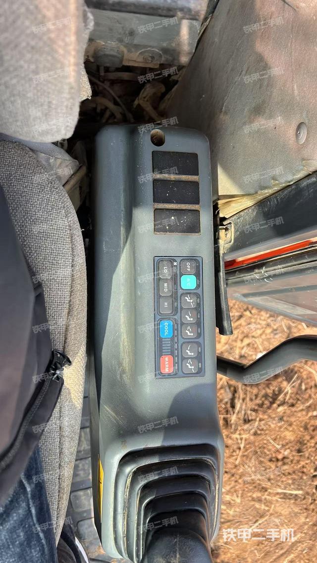 座椅左側(cè)控制臺(tái)/音響/含左手柄（駕駛室部分）