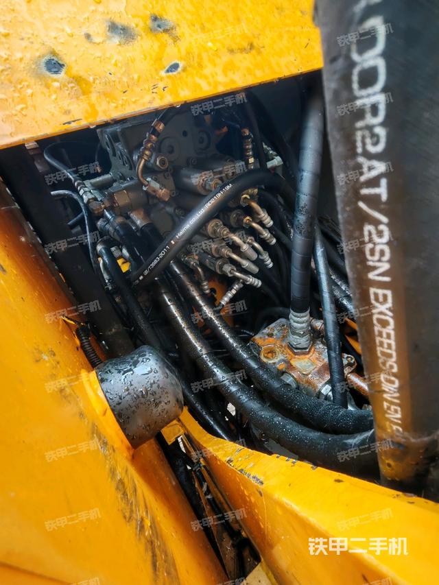 回轉(zhuǎn)馬達和主控閥（整機外觀）