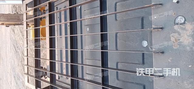 駕駛室頂部（整機外觀）