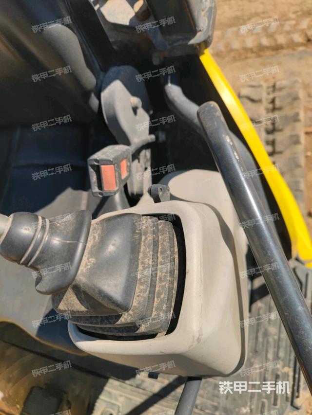 座椅右側(cè)控制臺(tái)/鑰匙門(mén)/油門(mén)/含右手柄（駕駛室部分）