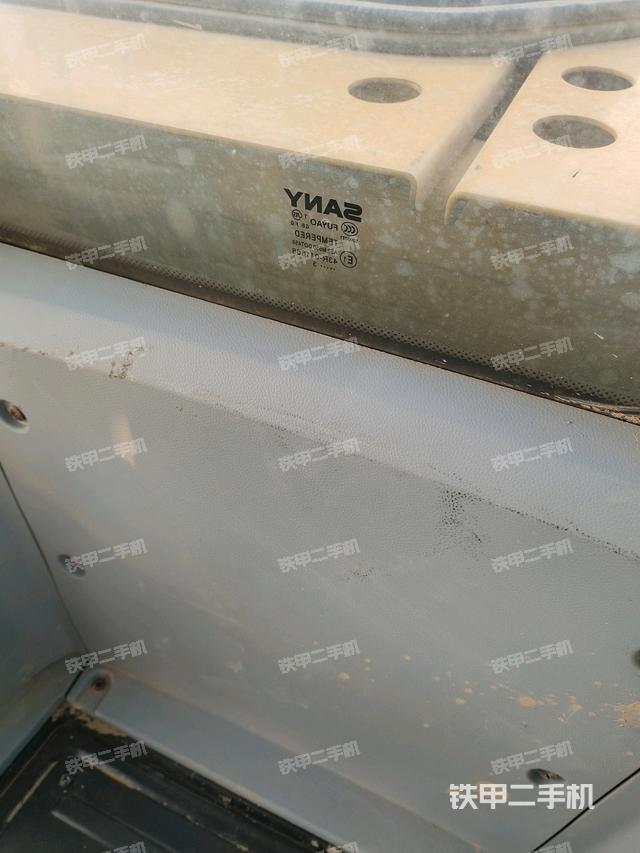 后窗玻璃角標(駕駛室部分) 后窗玻璃角標(駕駛室部分)