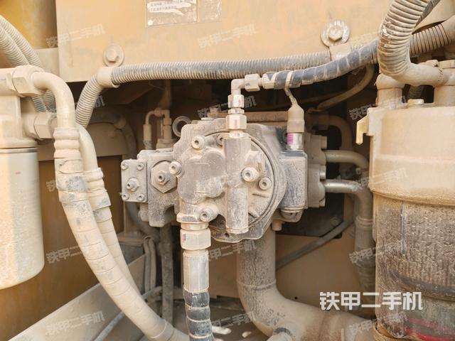 液壓泵斜45?左(大件艙室) 液壓泵斜45?左(大件艙室)