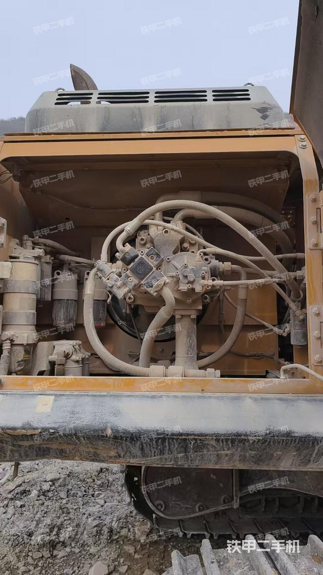 液壓泵艙室正面整體(整機(jī)外觀) 液壓泵艙室正面整體(整機(jī)外觀)