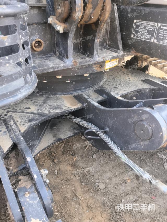 轉(zhuǎn)盤和下車架正前（工作和回轉(zhuǎn)裝置）