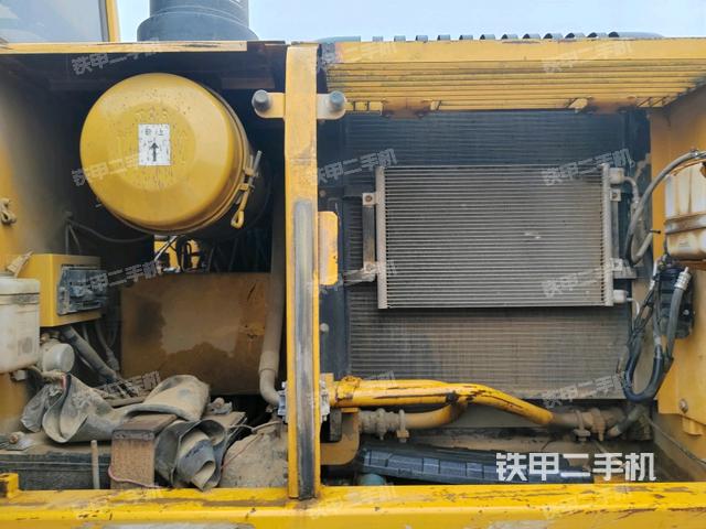 散熱器正面(大件艙室) 散熱器正面(大件艙室)