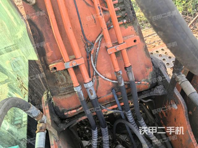 大臂背部俯視(工作和回轉(zhuǎn)裝置) 大臂背部俯視(工作和回轉(zhuǎn)裝置)