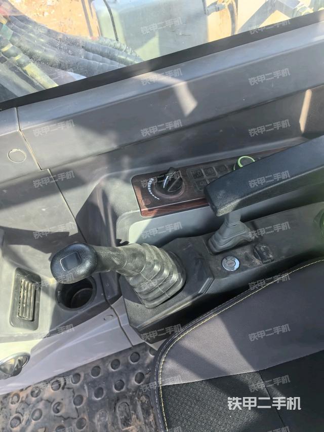 座椅左側(cè)控制臺/音響/含左手柄（駕駛室部分）