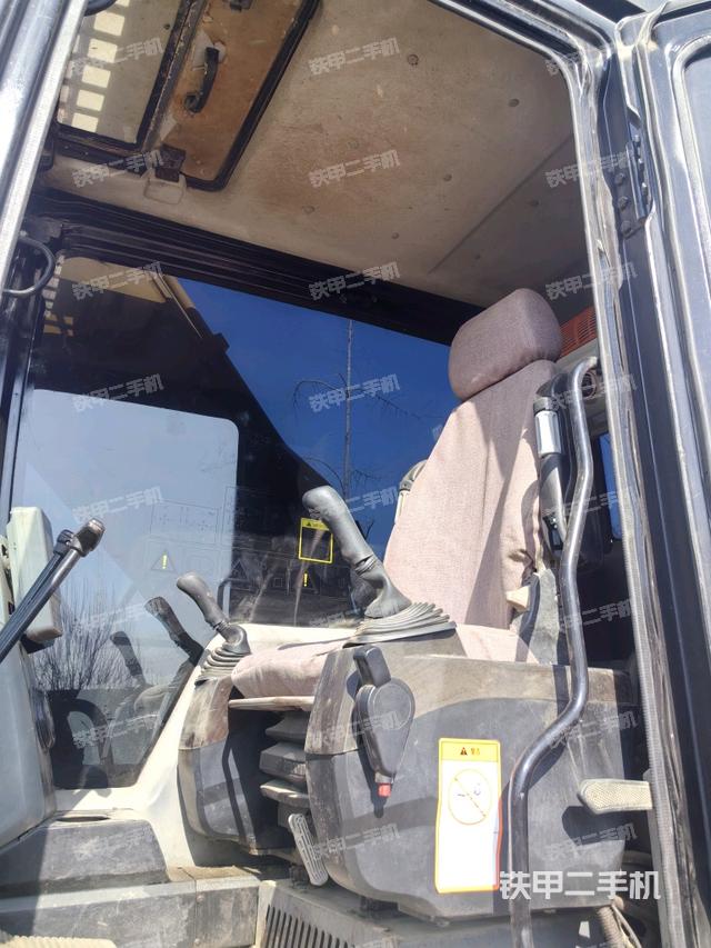 駕駛室整體（整機(jī)外觀）