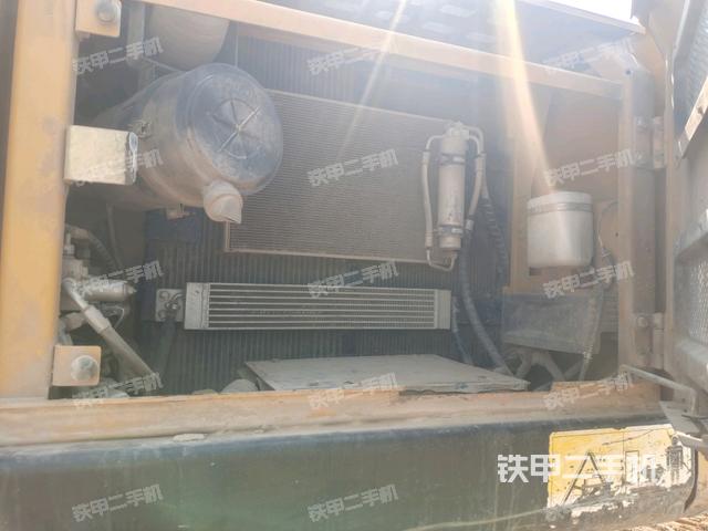 散熱器正面(大件艙室) 散熱器正面(大件艙室)