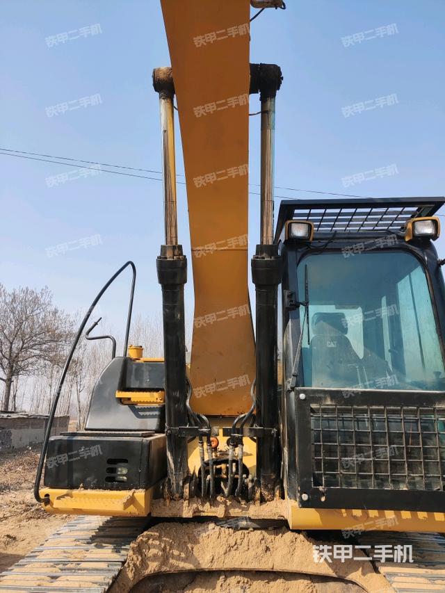 大臂油缸整體?豎拍（工作和回轉(zhuǎn)裝置）