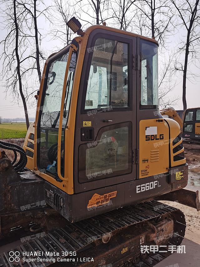 驾驶室顶部（整机外观）