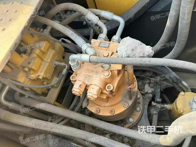 回轉(zhuǎn)馬達(dá)和主控閥（整機(jī)外觀）