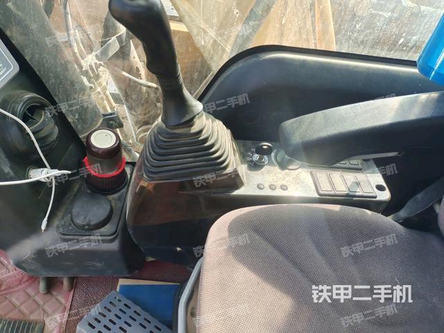 左后方玻璃角標(biāo)(駕駛室部分) 左后方玻璃角標(biāo)(駕駛室部分)
