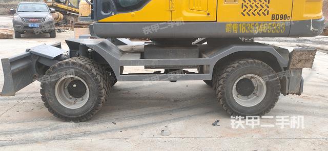 单侧履带整体（整机外观）