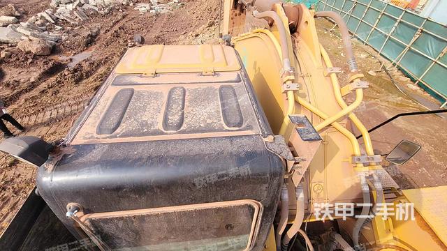 驾驶室顶部（整机外观）