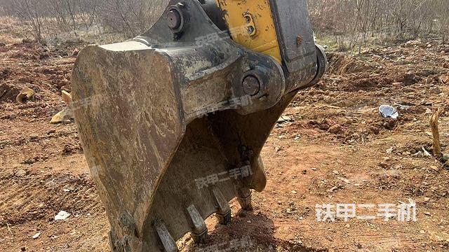 鏟斗右后整體(工作和回轉裝置) 鏟斗右后整體(工作和回轉裝置)