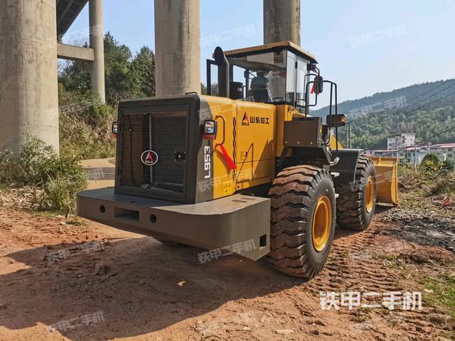 整機(jī)右后45°(整機(jī)外觀及大件) 整機(jī)右后45°(整機(jī)外觀及大件)