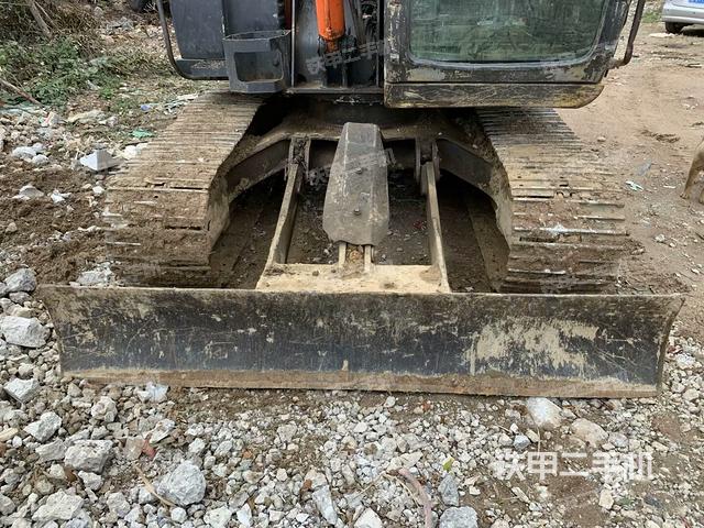 轉(zhuǎn)盤和下車架正前（工作和回轉(zhuǎn)裝置）