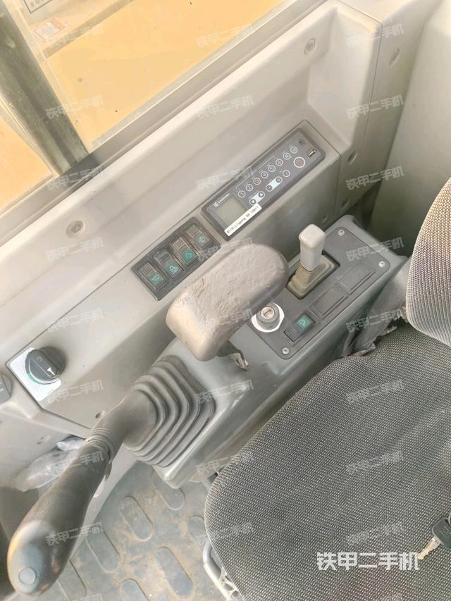 座椅右側(cè)控制臺/鑰匙門/油門/含右手柄（駕駛室部分）