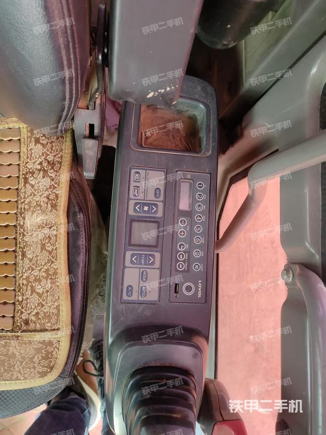 座椅左側控制臺/音響/含左手柄（駕駛室部分）