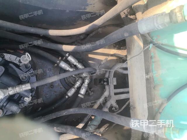 中央回轉接頭特寫（上車部件）