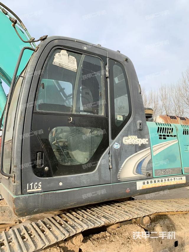 駕駛室整體（整機外觀）