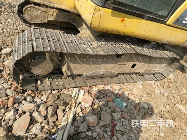 單側(cè)履帶整體(整機(jī)外觀) 單側(cè)履帶整體(整機(jī)外觀)